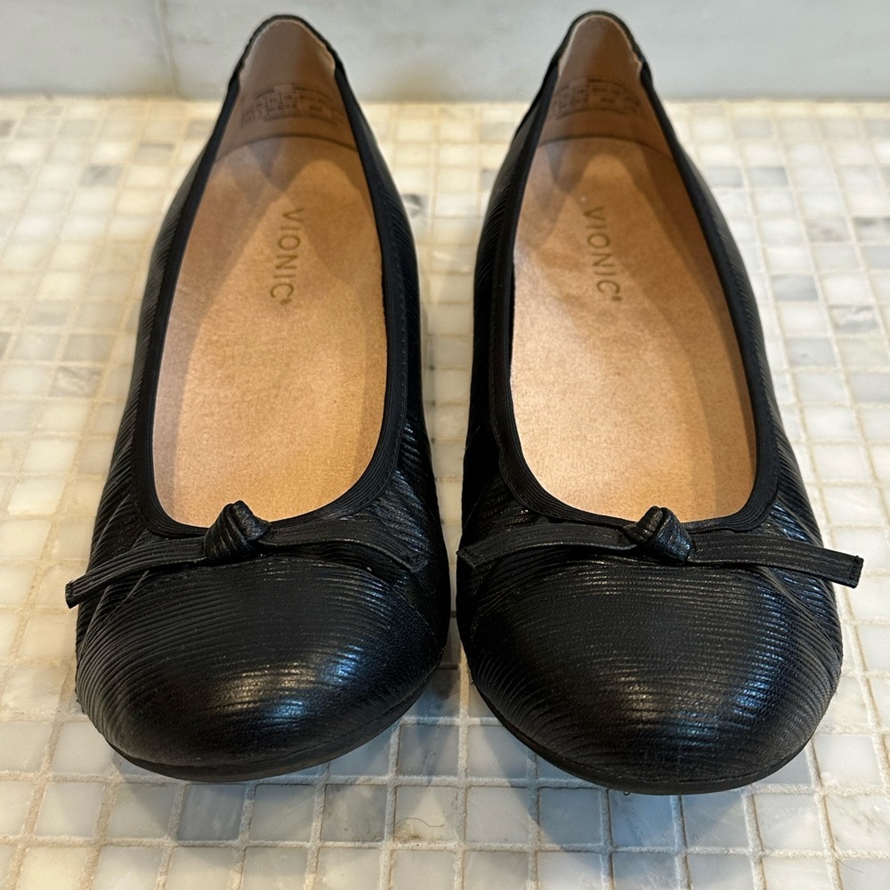 Vionic Black Leather Amorie Ballet Flat Retired with Arch Support - Picture 2 of 11
